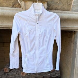 Lululemon Women’s’ Long-sleeve Running Jacket.